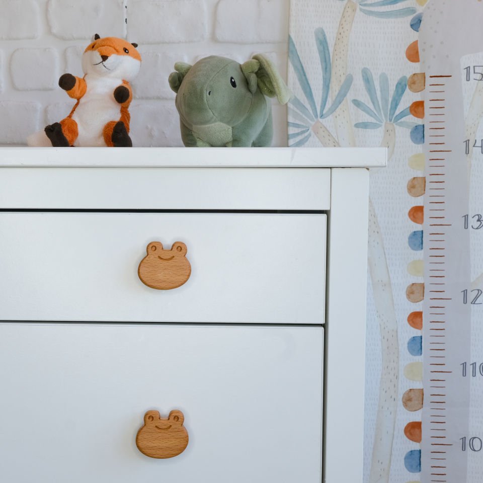 Kurbağa Desenli Bebek Çocuk Odası Ahşap Dolap Çekmece Kulpu